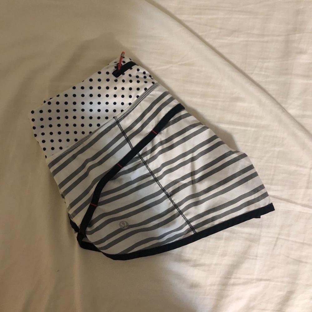 *updated size* lululemon white n black shorts